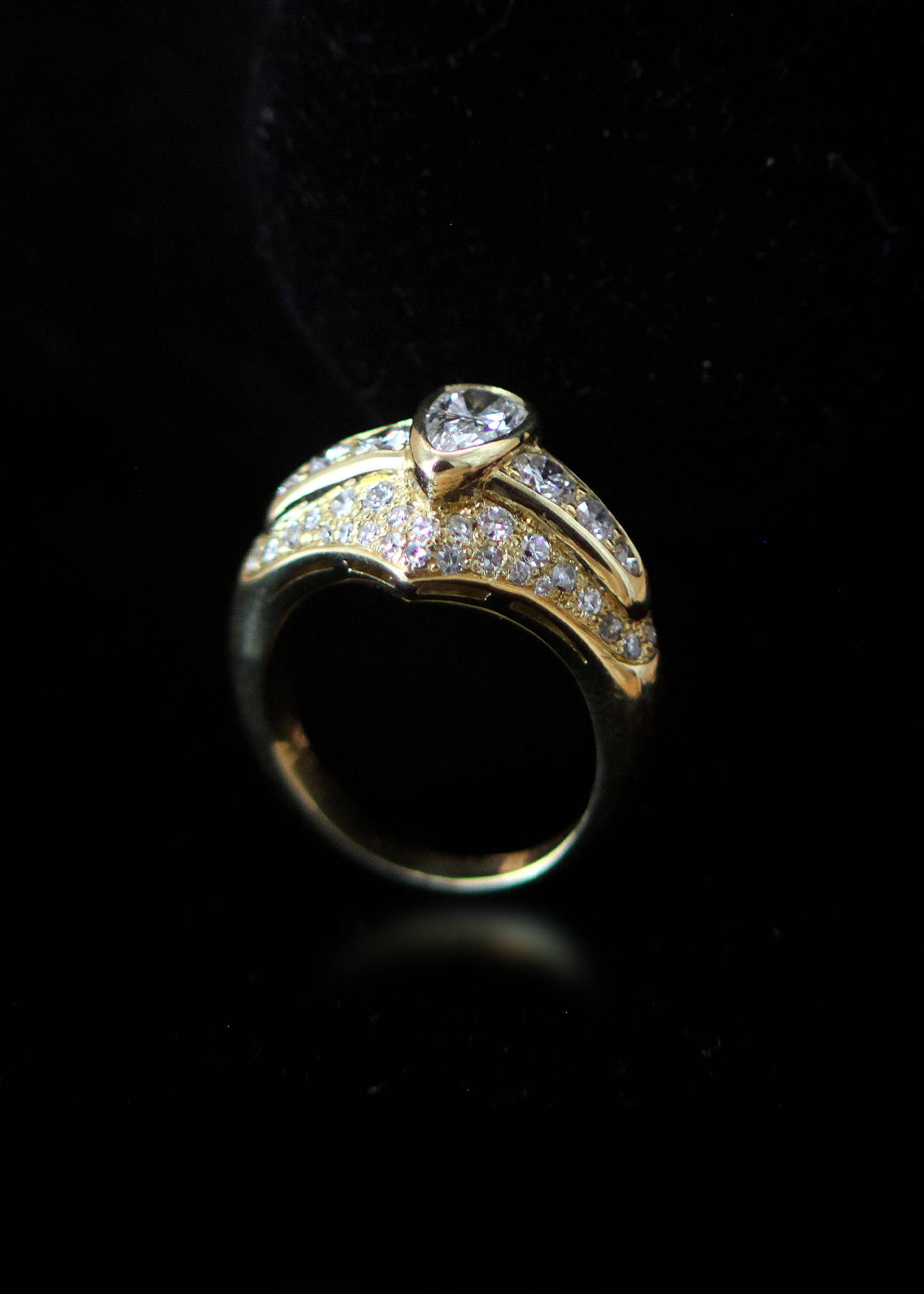 Vintage Ladies 18kt Diamond (2.10cttw) Ring