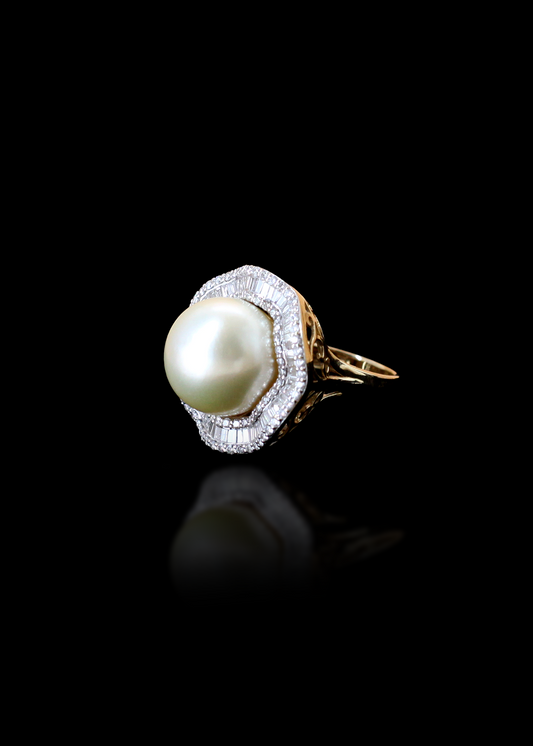 Ladies 18kt Diamonds And Golden South Sea Pearl