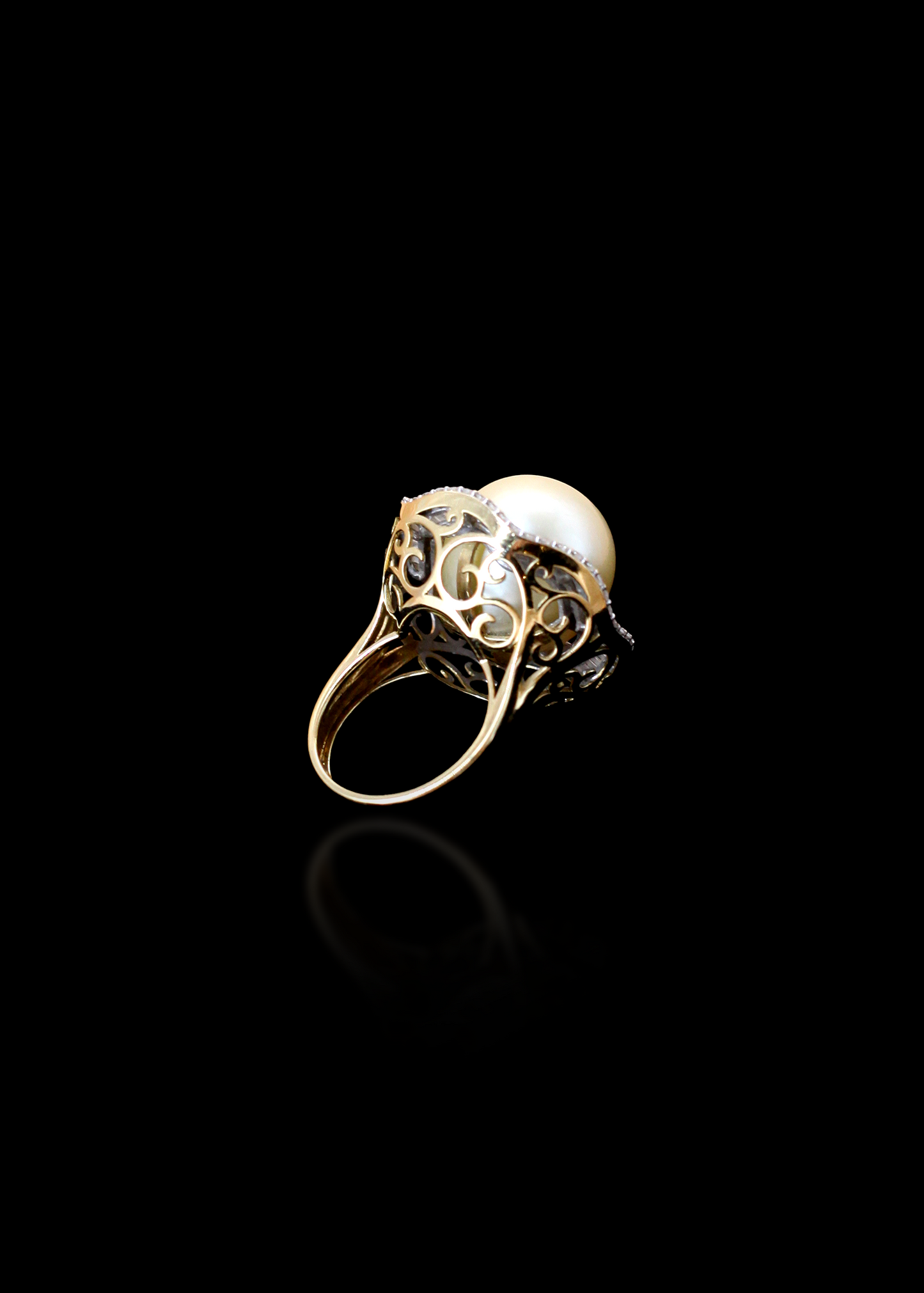 Ladies 18kt Diamonds And Golden South Sea Pearl